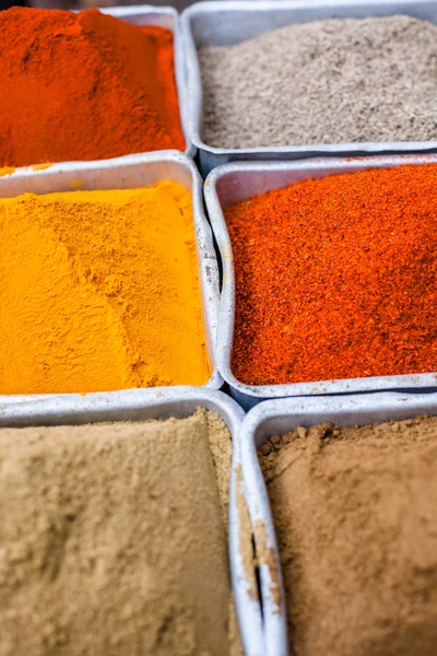 Traditioneller Gewürzmarkt in Indien. — Stockfoto