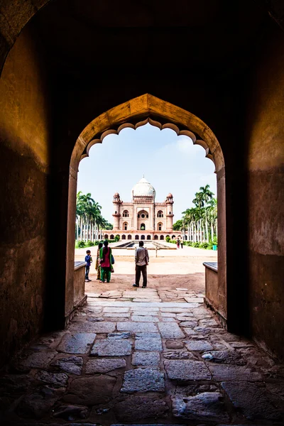 De Safdarjung Graftombe is een tuin graf in een marmeren mausoleum in delhi, india — Stockfoto