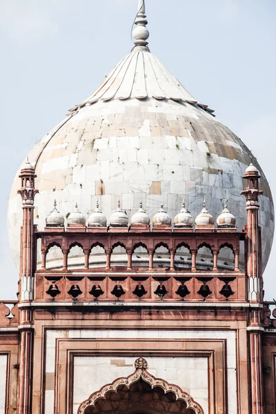 Safdarjung's Tomb is a garden tomb in a marble mausoleum in Delhi, India — Stock Photo, Image