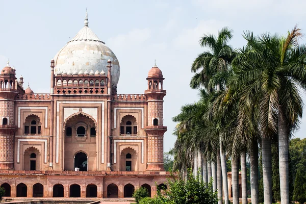 La tumba de Safdarjung es una tumba de jardín en un mausoleo de mármol en Delhi, India —  Fotos de Stock