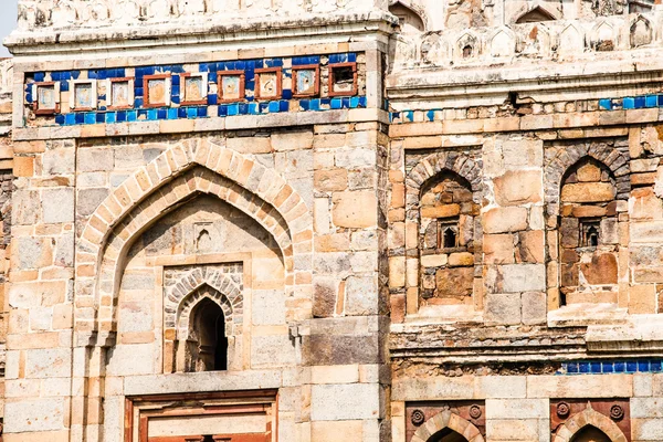 Jardines Lodi. La tumba islámica (Seesh Gumbad y Bara Gumbad) se encuentra en jardines paisajísticos. Siglo 15 dC. Nueva Delhi, India . —  Fotos de Stock