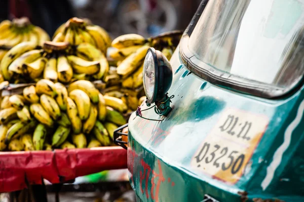 Traditionell frukt marknaden i Indien. — Stockfoto