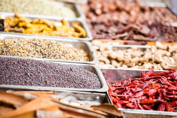 Primer plano de las especias en el mercado de venta . —  Fotos de Stock