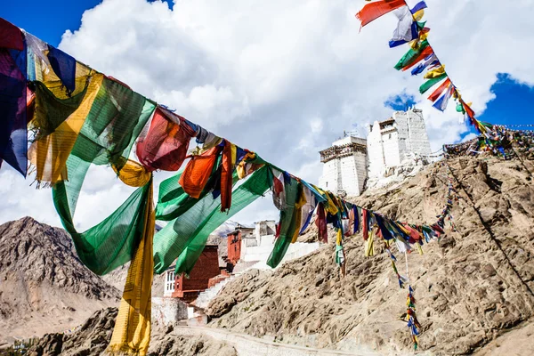 Namgyal Tsemo Gompa, mosteiro budista em Leh ao pôr-do-sol com céu dramático. Ladakh, Índia . — Fotografia de Stock