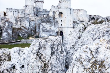 ogrodzieniec sur duvarları, Polonya eski kale kalıntıları.