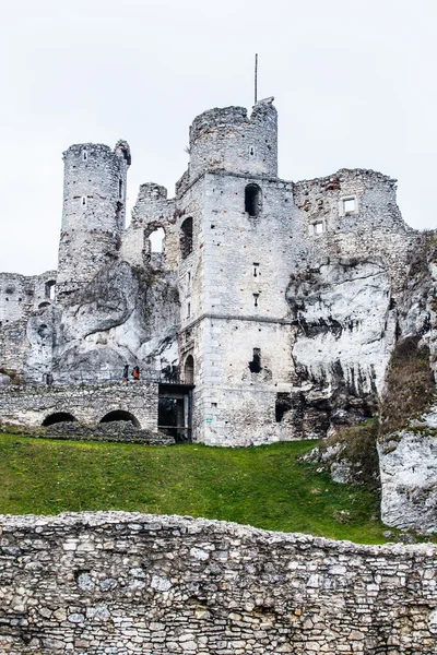 The old castle ruins of Ogrodzieniec fortifications, Poland. — Stock Photo, Image