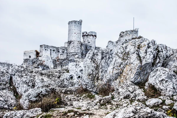 The old castle ruins of Ogrodzieniec fortifications, Poland. — Stock Photo, Image