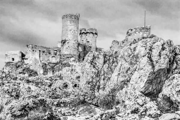 The old castle ruins of Ogrodzieniec fortifications, Poland. — Stock Photo, Image