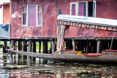 yüzen, dal Gölde yüzen lüks oteller srinagar.india