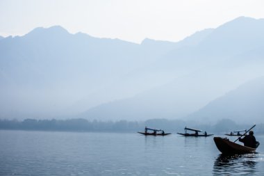 dal Gölü, Keşmir Hindistan'shikara tekne