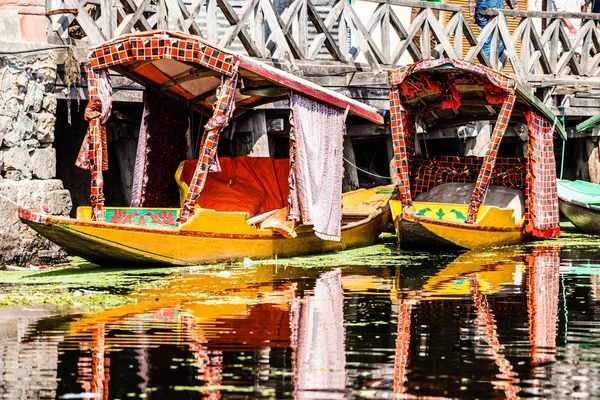 Barco Shikara en el lago Dal, Cachemira India — Foto de Stock