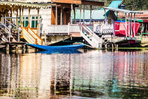 Shikara barca nel lago Dal, Kashmir India — Foto Stock