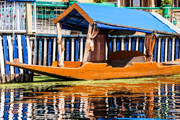 Shikaře loď na jezeře dal, Kašmír, Indie — Stock fotografie