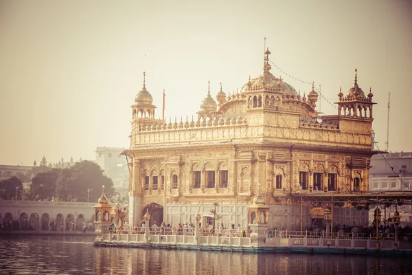 Sikh gurdwara Zlatý chrám (harmandir sahib). Amritsar, punjab, Indie — Stock fotografie