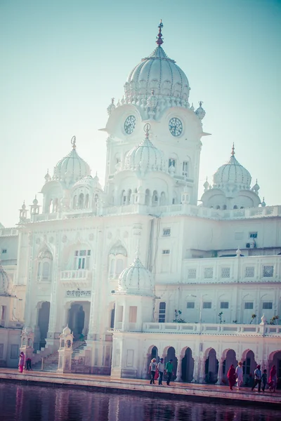 Templo de Oro de Sikh gurdwara (Harmandir Sahib). Amritsar, Punjab, India —  Fotos de Stock