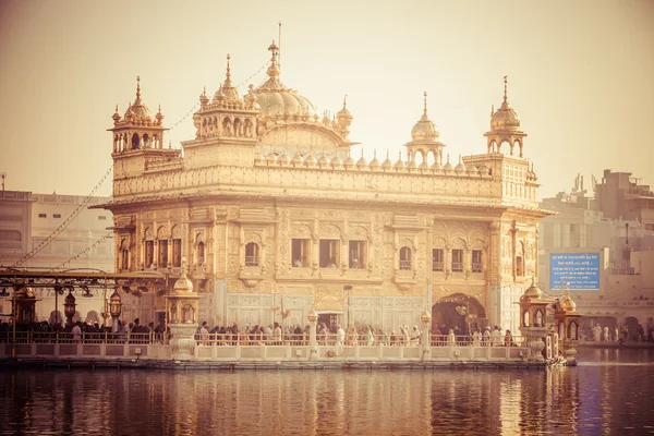 Sikh gurdwara gouden tempel (harmandir sahib). Amritsar, punjab, india — Stockfoto