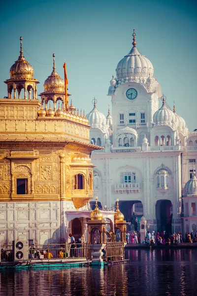 シーク gurdwara 黄金寺院 (ハリマンディル ・ サーヒブ)。アムリトサル、パンジャブ、インド — ストック写真