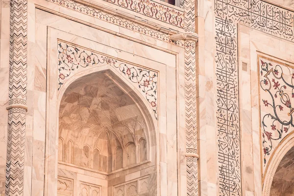 Taj mahal, Un famoso monumento histórico, Un monumento de amor, la tumba de mármol blanco más grande de la India, Agra, Uttar Pradesh —  Fotos de Stock