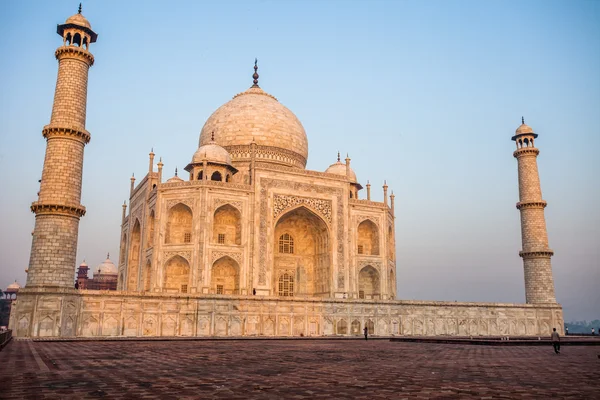 Taj mahal, Un famoso monumento histórico, Un monumento de amor, la tumba de mármol blanco más grande de la India, Agra, Uttar Pradesh — Foto de Stock