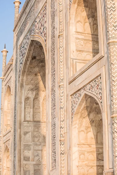 Тадж Махал, знаменитый исторический памятник, памятник любви, Величайшая гробница из белого мрамора в Индии, Агра, Уттар-Прадеш — стоковое фото