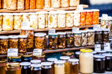 Zakopane, Polonya tradtional mallar ile stand