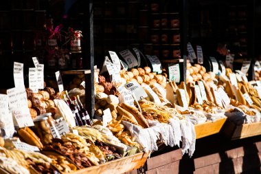 geleneksel Lehçe füme peynir oscypek açık piyasada: zakopane