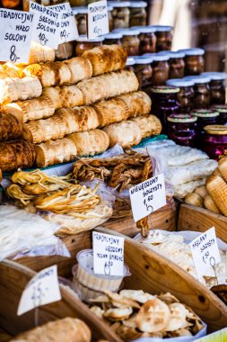 geleneksel Lehçe füme peynir oscypek açık piyasada: zakopane