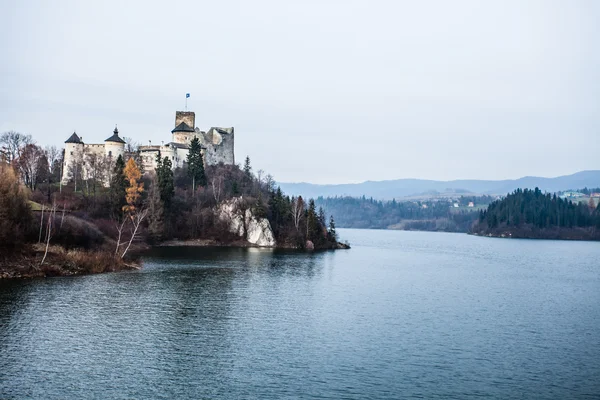 Niedzica Castle at Czorsztyn Lake in Poland — Stock Photo, Image