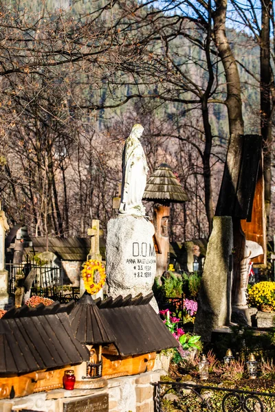 Старое кладбище На Пексовом Бжезку в Закопане в Польше — стоковое фото