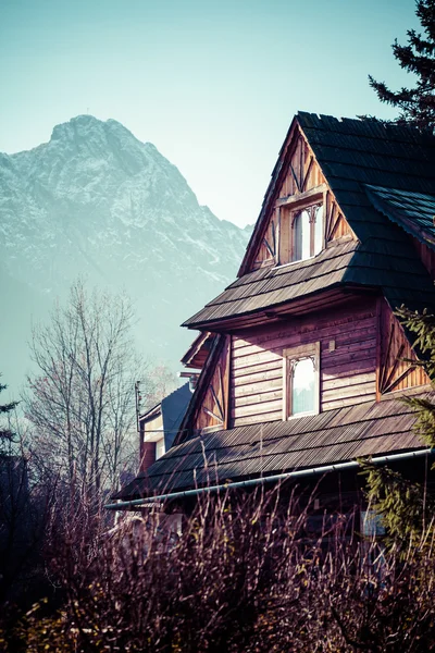 Cabaña tradicional de madera pulida de Zakopane, Polonia . —  Fotos de Stock