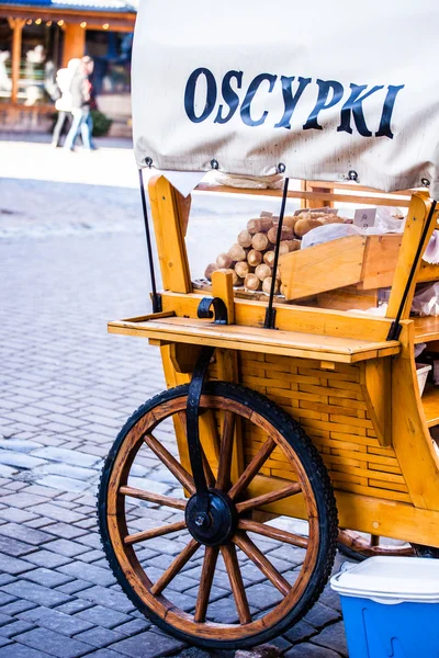 Traditional polish smoked cheese oscypek on outdoor market in Zakopane — Stock Photo, Image