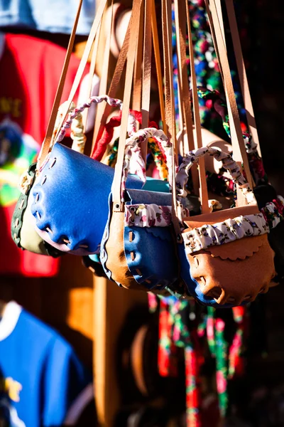 Bags hanging at outdoor market — Stock Photo, Image