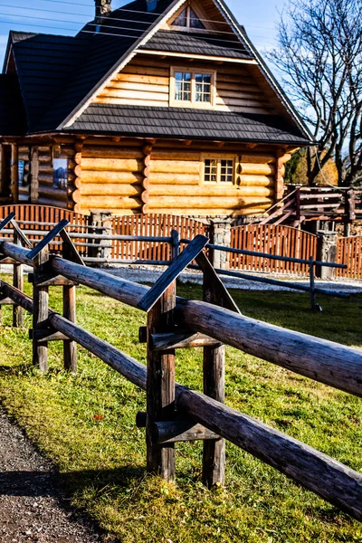 Traditional polish wooden hut from Zakopane, Poland. — Stock Photo, Image