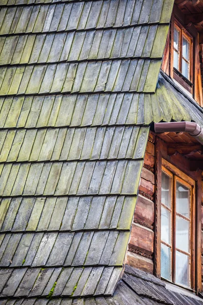 Traditionele Poolse houten hut van zakopane, Polen. — Stockfoto