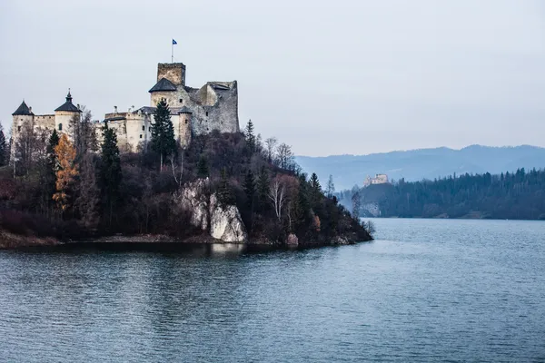Niedzica Castle at Czorsztyn Lake in Poland — Stock Photo, Image