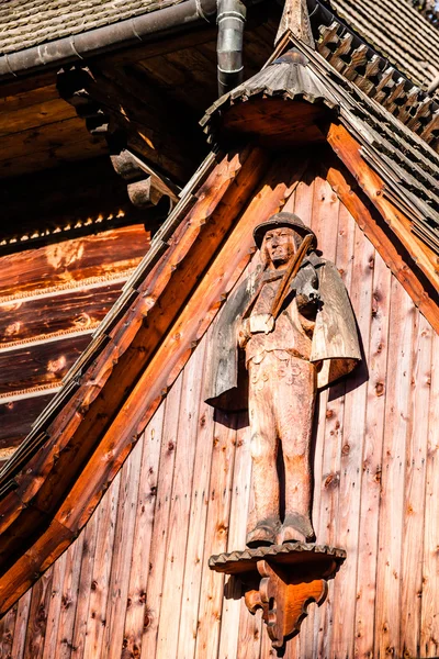 Cabaña tradicional de madera pulida de Zakopane, Polonia . —  Fotos de Stock