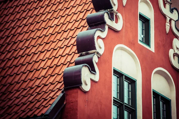 Arquitectura tradicional en la famosa ciudad polaca, Torun, Polonia . — Foto de Stock