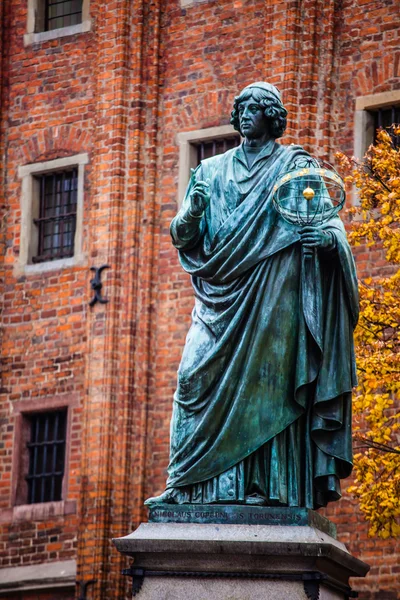 Monument av stora astronomen nicolaus copernicus, torun, Polen — Stockfoto