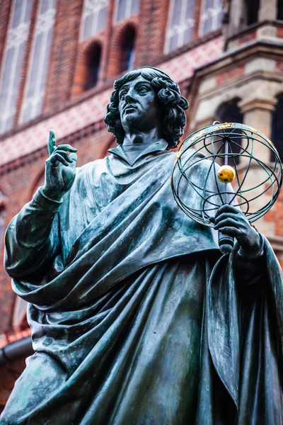 Monumento do grande astrônomo Nicolau Copérnico, Torun, Polônia — Fotografia de Stock