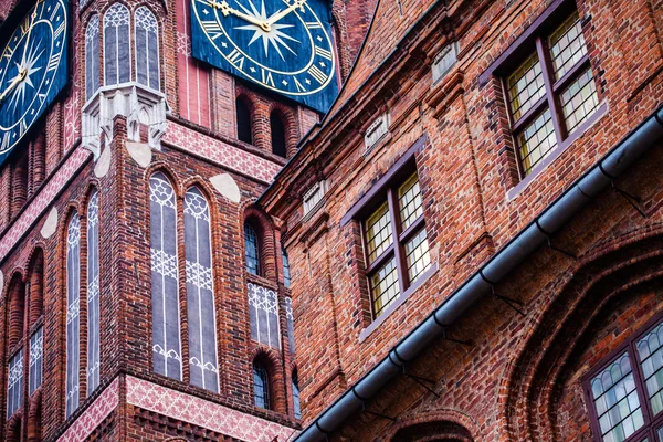 Gotisk torn av stadshuset i torun-city på världsarvslistan. — Stockfoto