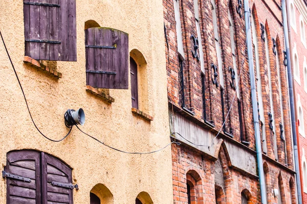 Tradiční architektura v slavné polské město, Toruň, Polsko. — Stock fotografie