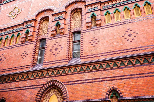 Traditionelle Architektur in der berühmten polnischen Stadt, Torun, Polen. — Stockfoto