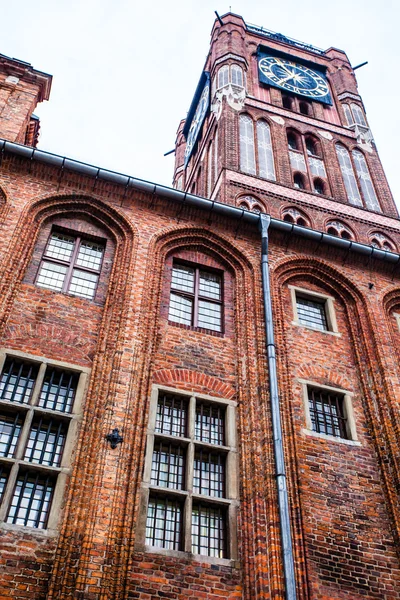 Gotycka wieża ratusza w Toruniu miasto na listę światowego dziedzictwa. — Zdjęcie stockowe