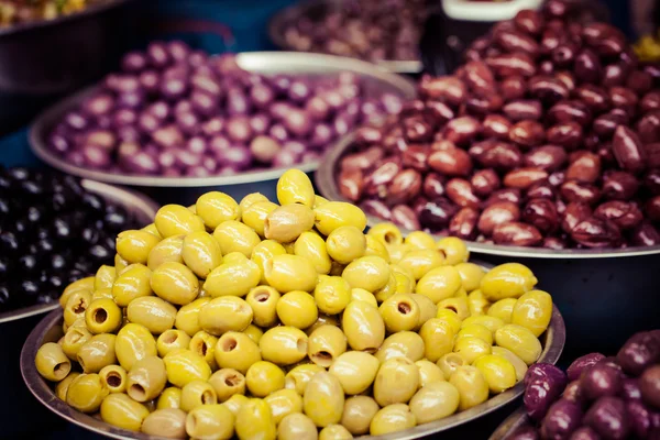 Sortiment oliv na trh, tel aviv, Izrael — Stock fotografie