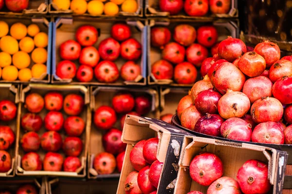 Pomegranates bunch at old town Jerusalem. Israel. — Stock Photo, Image