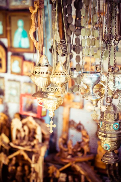 Korsar säljs via dolorosa gatumarknad, gamla staden i jerusalem, israel. — Stockfoto