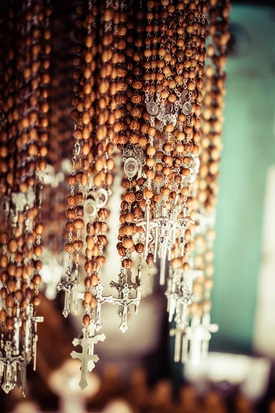 Haçlar satılan VIA dolorosa sokak pazarı, şehrin eski Kudüs, İsrail. — Stok fotoğraf