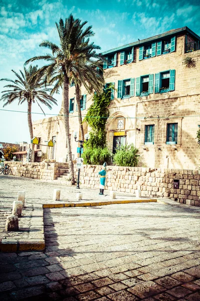 Huis met palmen in jaffa, een zuidelijke oudste deel van tel aviv - jaffa — Stockfoto