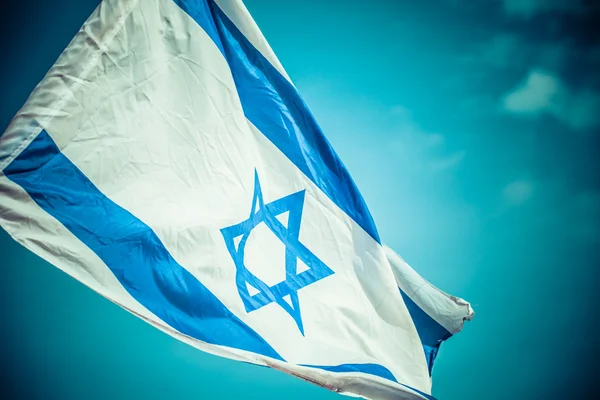 Bendera Israel tertiup angin. — Stok Foto