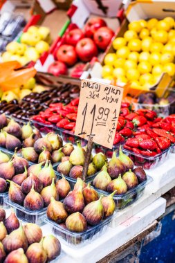 Çiftçi pazarında meyve ve sebze.